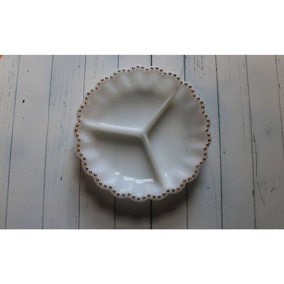 Milk Glass Platter - Picture 1 of 10